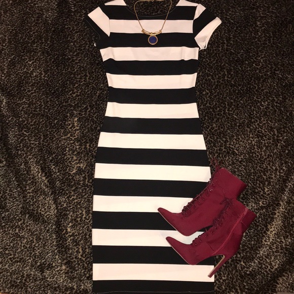 Dresses & Skirts - Black and White Short Sleeve Low Back Midi Dress